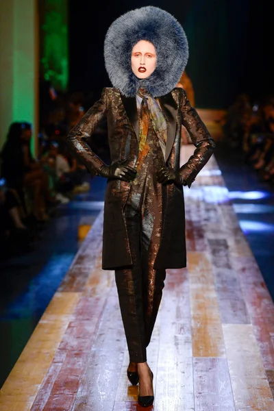 Look 12